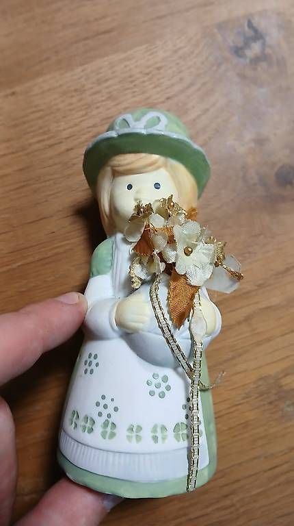 Statuette: Harmonische Ton-Figur mit Blumenstraus – Usato da Auw venduto da mic_z2t2