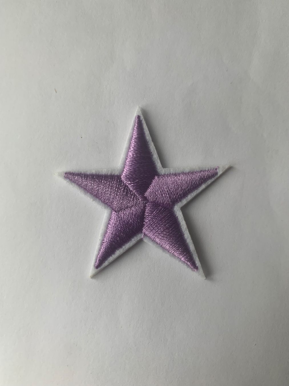 Patches: Stern Lila Badge / Aufnäher – Neu und originalverpackt aus Ostermundigen von Mcone