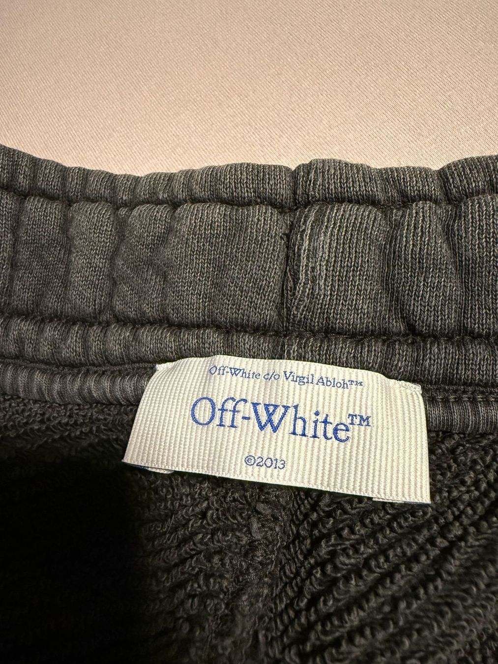 Off-White Pantaloni: Off-White Trainerhosen | Grösse S, grau – Nuovo e nell'imballaggio originale da Küsnacht ZH venduto da Wozdav 1