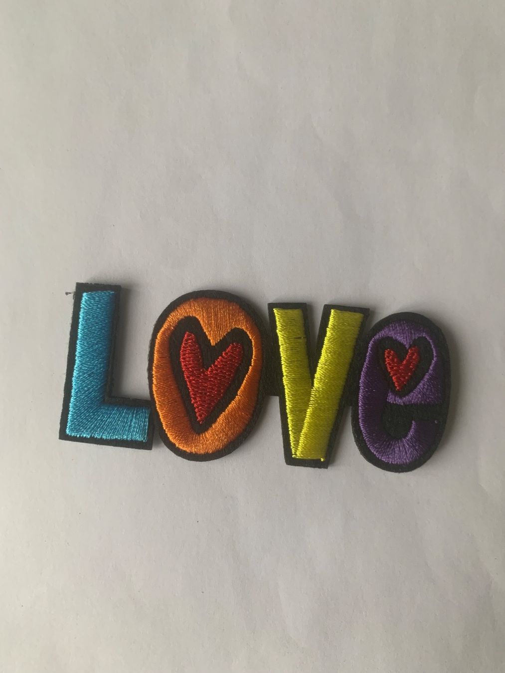 Toppe: LOVE Patch Badge, Bügelbild – Nuovo e nell'imballaggio originale da Ostermundigen venduto da Mcone