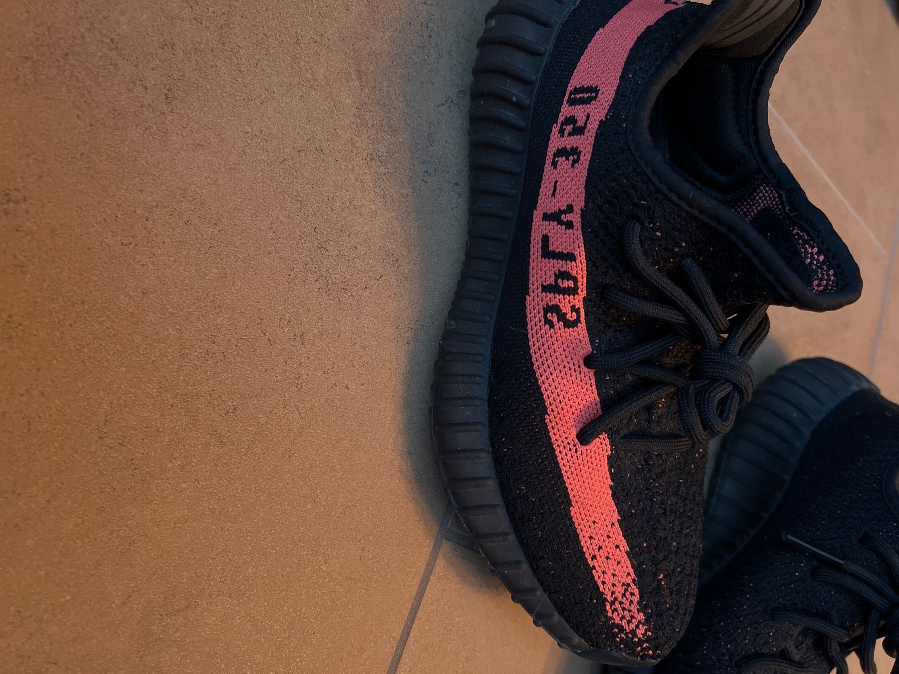 Scarpe da uomo: Yeezy Boost 350 V2 "Bred" Gr. 38 2/3 top erhalten – Usato da Hunzenschwil venduto da vio_brh2 1