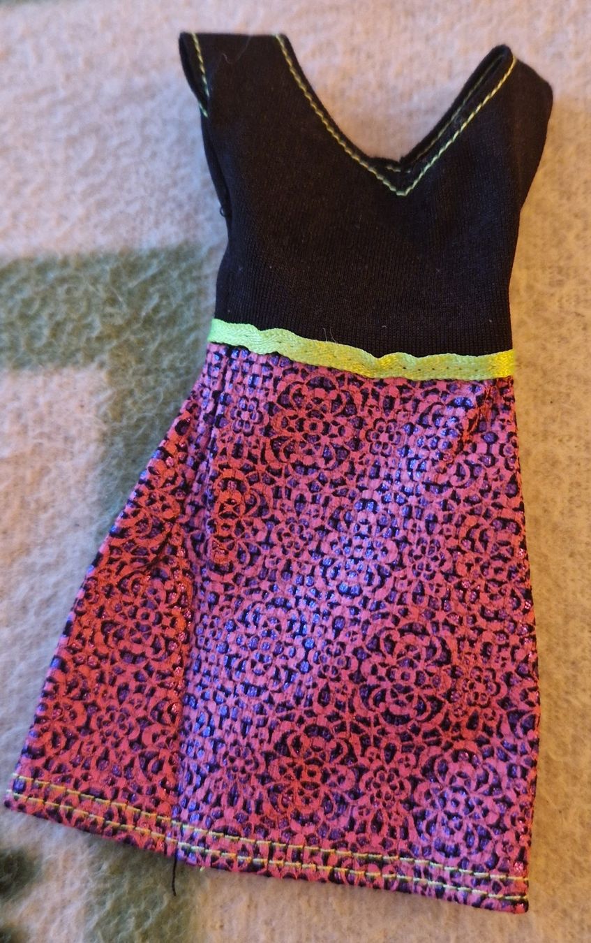 Bambole: Robe pour Barbie – Usato da Couvet venduto da Pioune