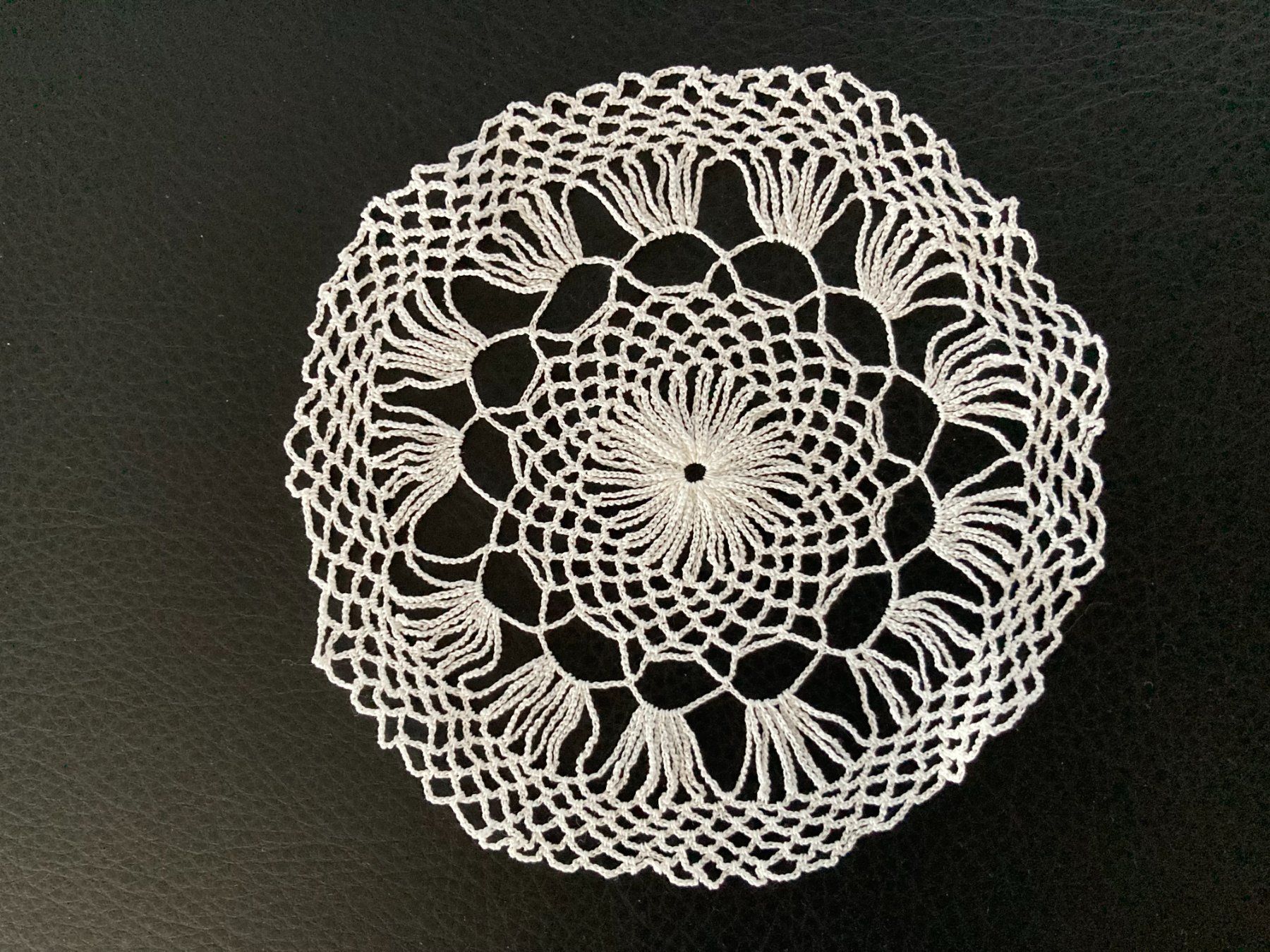 Sottobicchieri: filigranes  Spitzendeckchen  Handarbeit gehäkelt – Usato da Subingen venduto da ArtBead