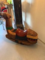 Schaukelkamel aus massivem Holz