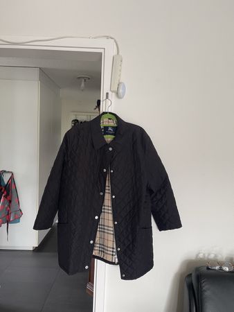 Veste matelassée Burberry  40 noir très bon état lisez