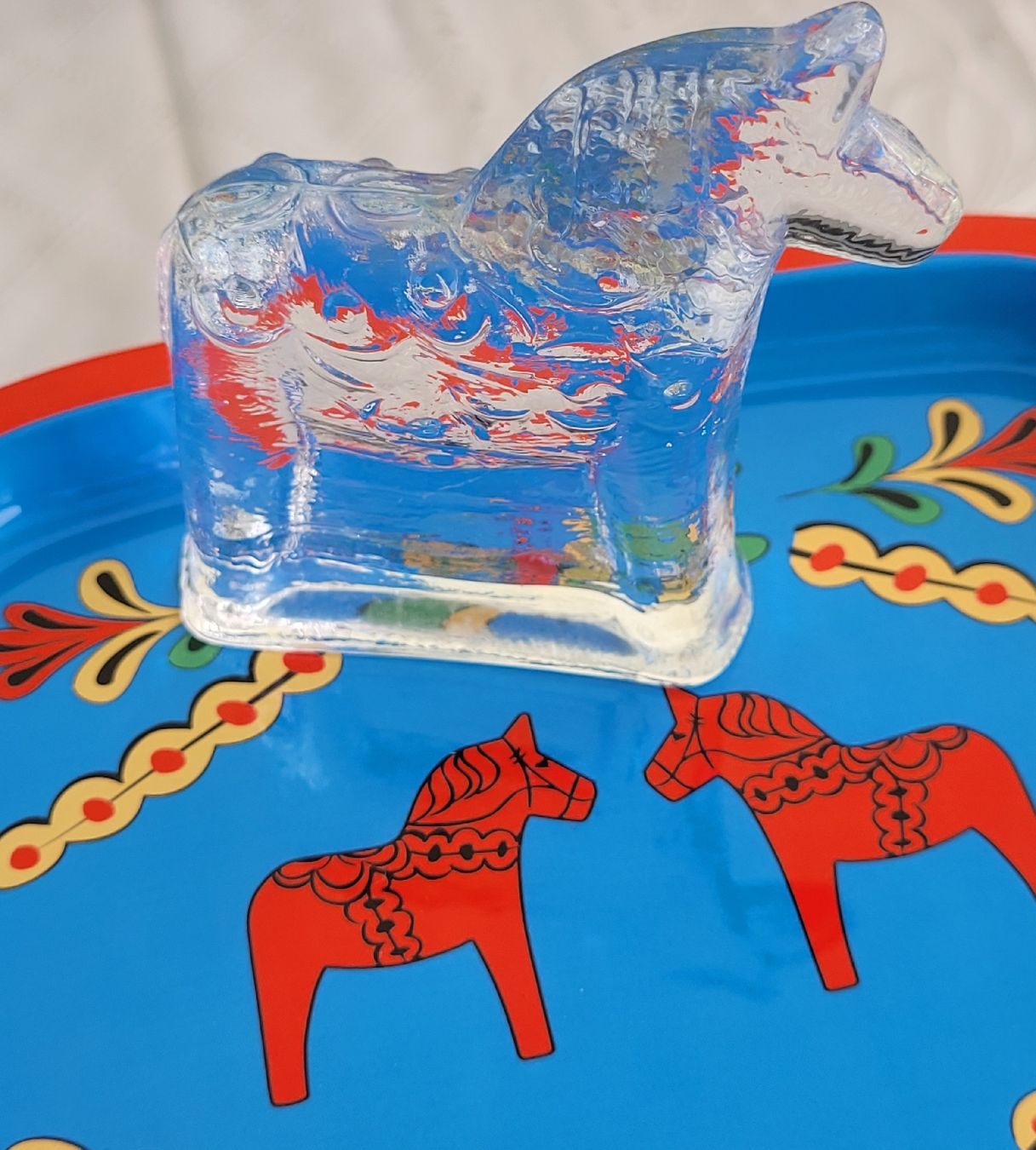 Tutte le decorazioni: Dala Horse Glas und miniature Tablett Metall – Usato da Buttikon SZ venduto da Renco