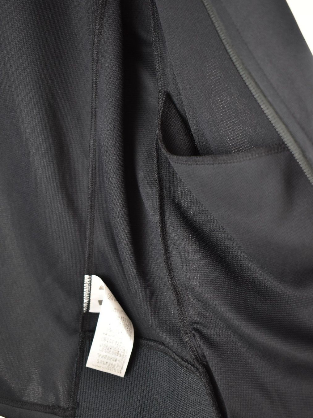 Under Armour Giacche: Under Armour Trainingsjacke Gr.M, neuwertig – Nuovo (secondo la descrizione) da Nürensdorf venduto da 2ND_STORY 8