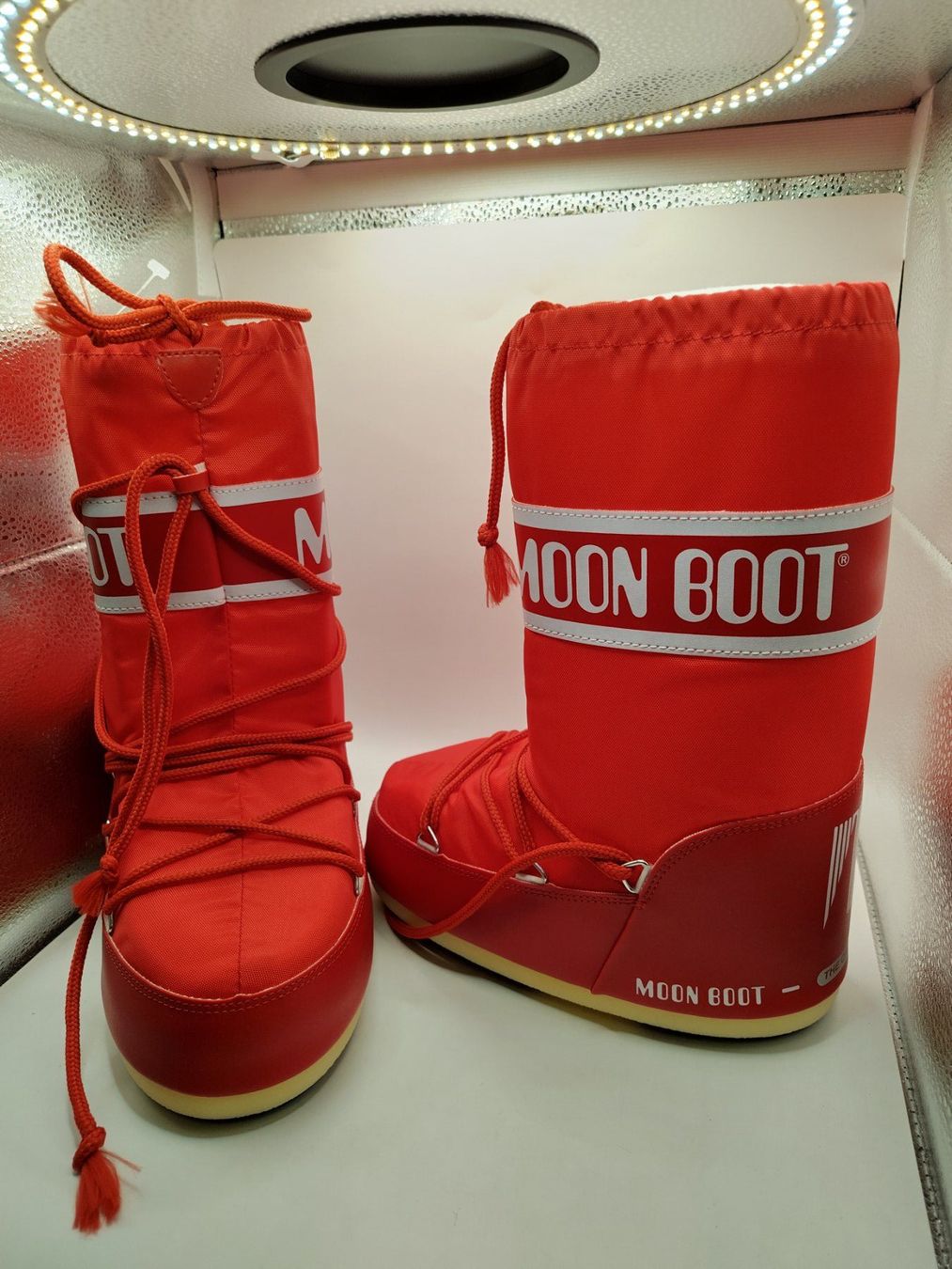 Moon Boot Scarpe da uomo: Moon Boot - Icon Nylon - Red Gr. 31/34 – Nuovo e nell'imballaggio originale da Dällikon venduto da Retouren_Resale