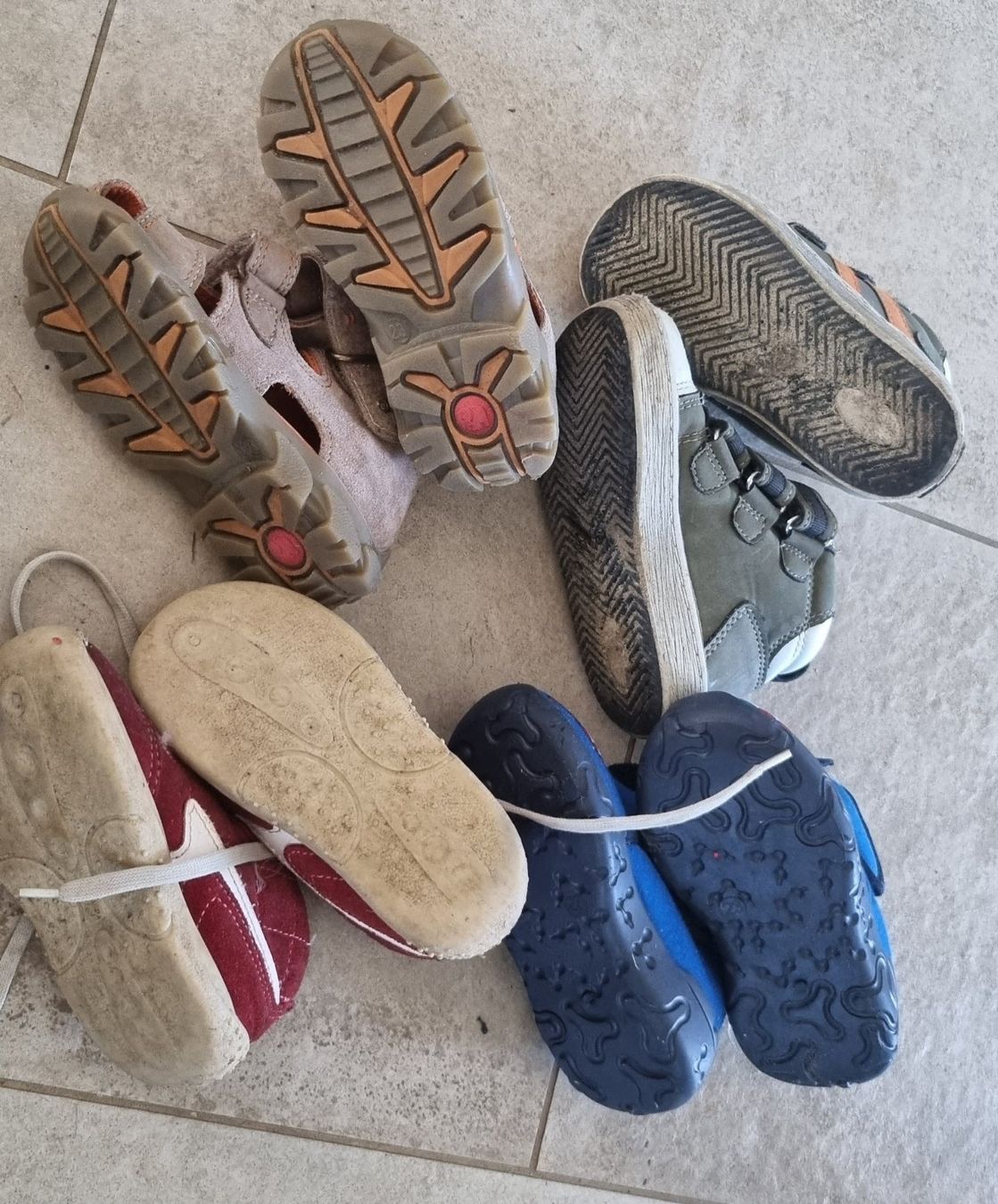 Schuhe für Jungen: Schuhpaket gr.23 – Gebraucht aus Grossdietwil von GNOM313 1