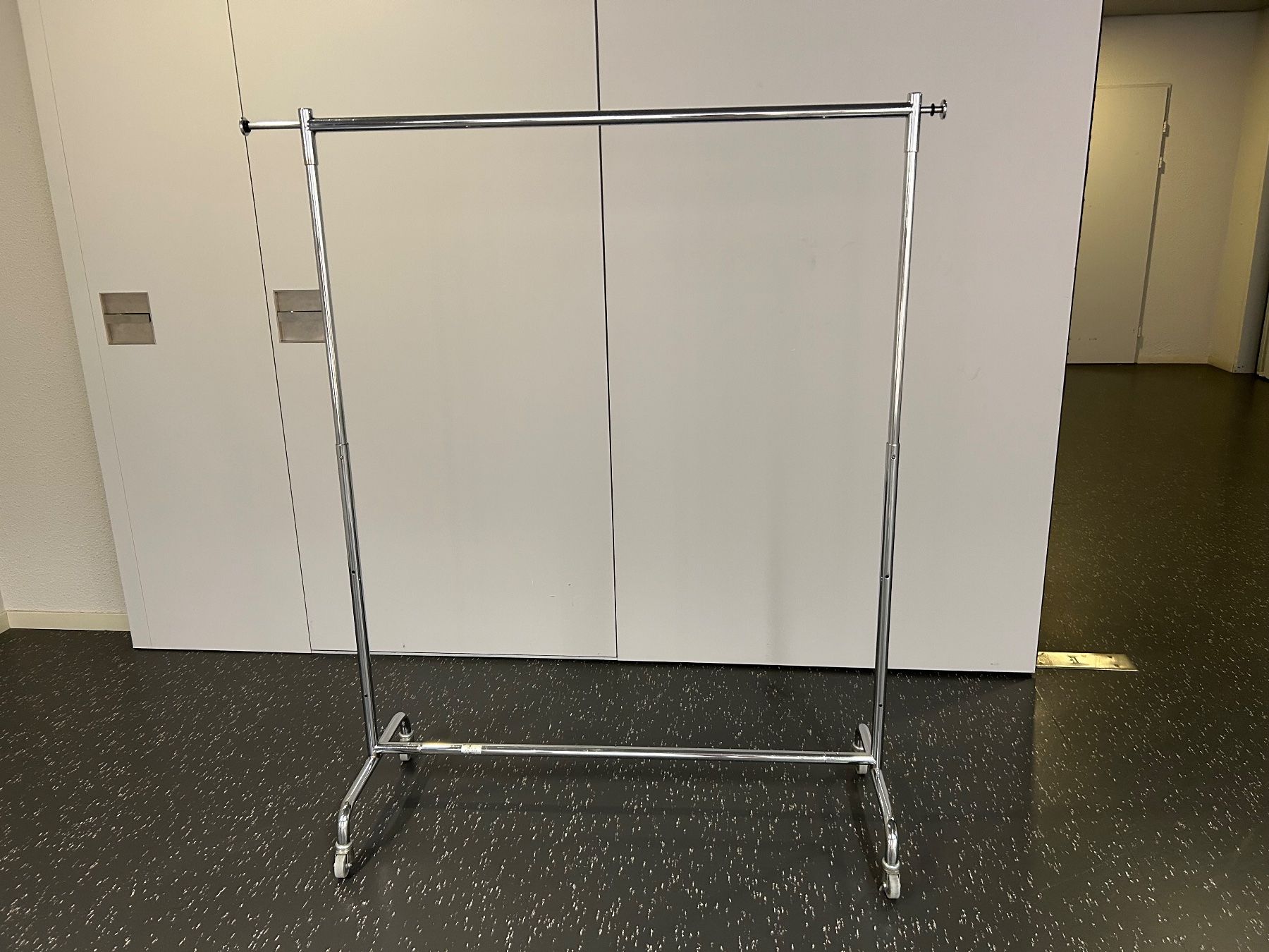 Sonstige Dekorationen & Accessoires: Hochwertiger Kleiderständer, Ruoff Metallbau – Gebraucht aus Glattpark(Opfikon) von Cmberger
