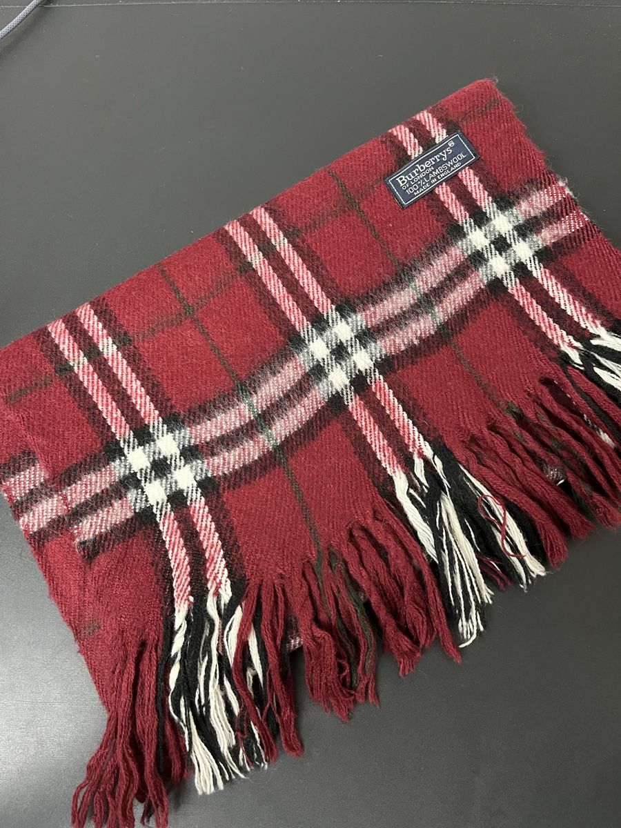 Burberry Foulard & Sciarpe: Écharpe Burberry authentique vintage rouge – Nuovo (secondo la descrizione) da Les Avanchets venduto da lunedeneige.shop