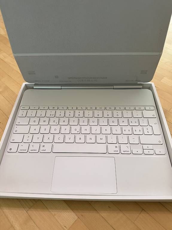 Claviers: original Apple iPad Magic Keyboard 13" Model A3340 – D'occasion à Scherzingen par polini42 1