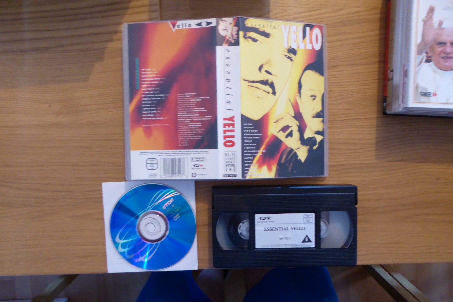 Tutti i VHS: VHS Yello essentials mit Backup DVD – Usato da Allschwil venduto da Summelsarium