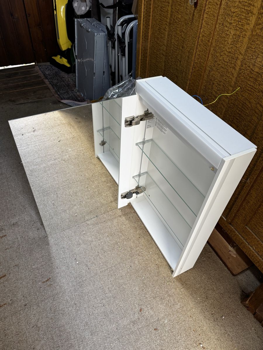 Armoires miroirs: Bad Spiegelschrank Schneider – D'occasion à Welschenrohr par BlackCancer90 1