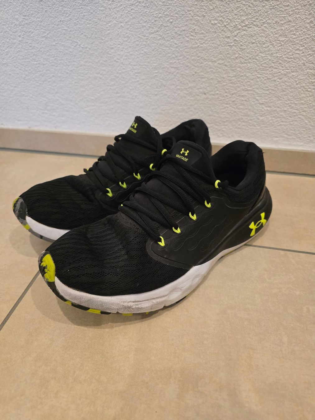 Under Armour Scarpe da uomo: Under Armour Sneaker - Grösse 44 – Usato da Rickenbach b. Wil venduto da Kth_v8