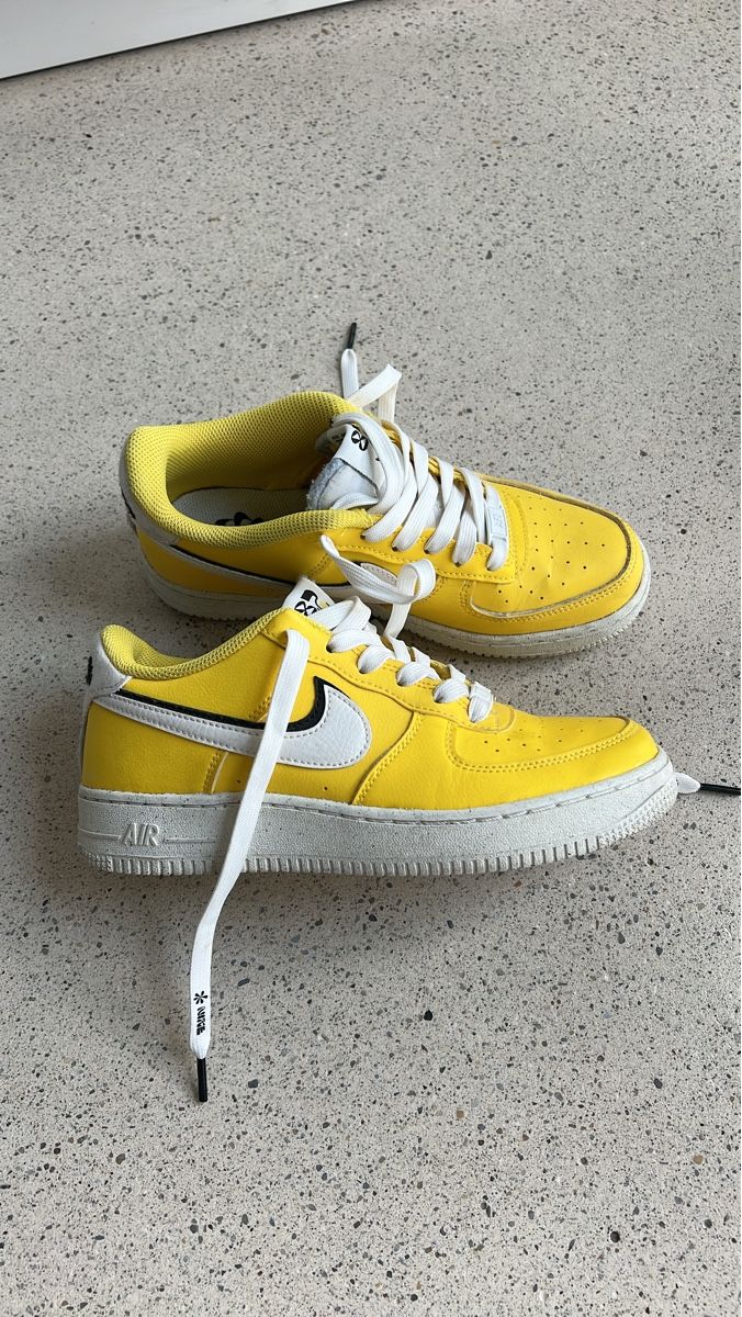 Nike Scarpe da donna: Nike Air Force 1 Gelb, Grösse 37.5 – Usato da Adliswil venduto da la.di.ma