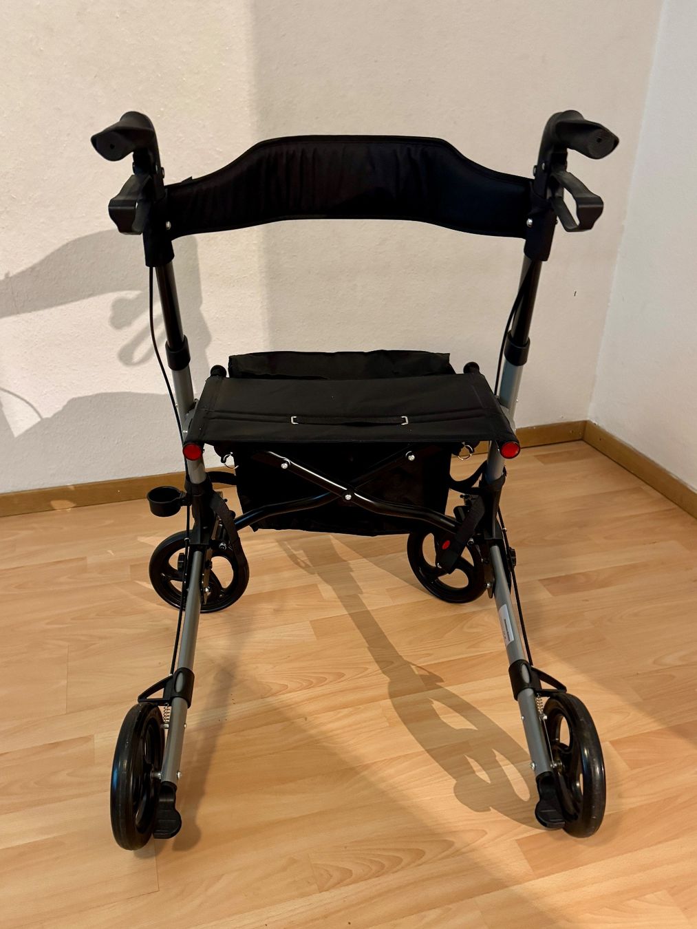 Aides à la marche: Rollator – D'occasion à Hüttikon par Danone2 1