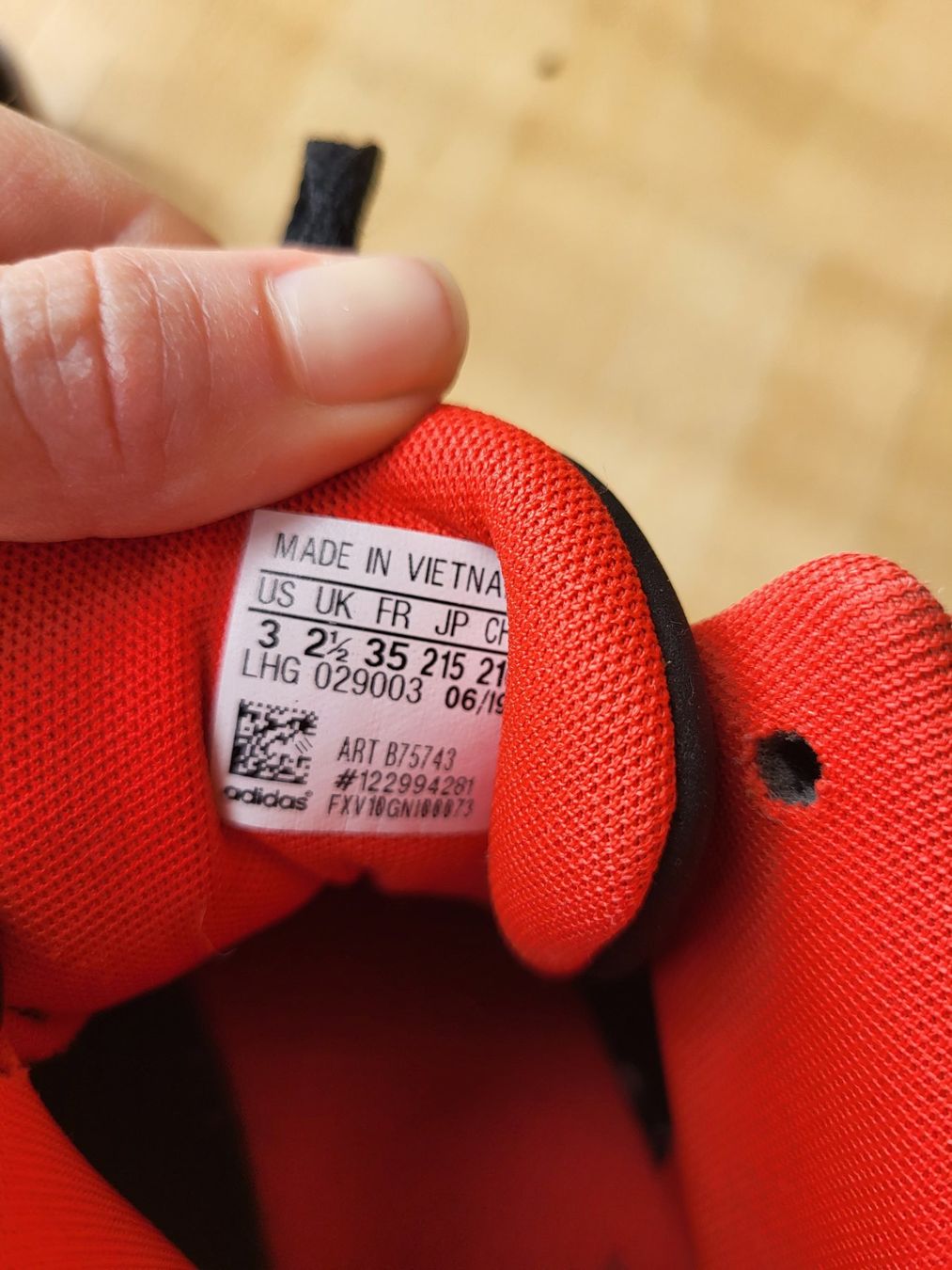 Scarpe per ragazzi: Adidas Sneaker, Grösse 35 – Usato da Eggiwil venduto da kariiina 2