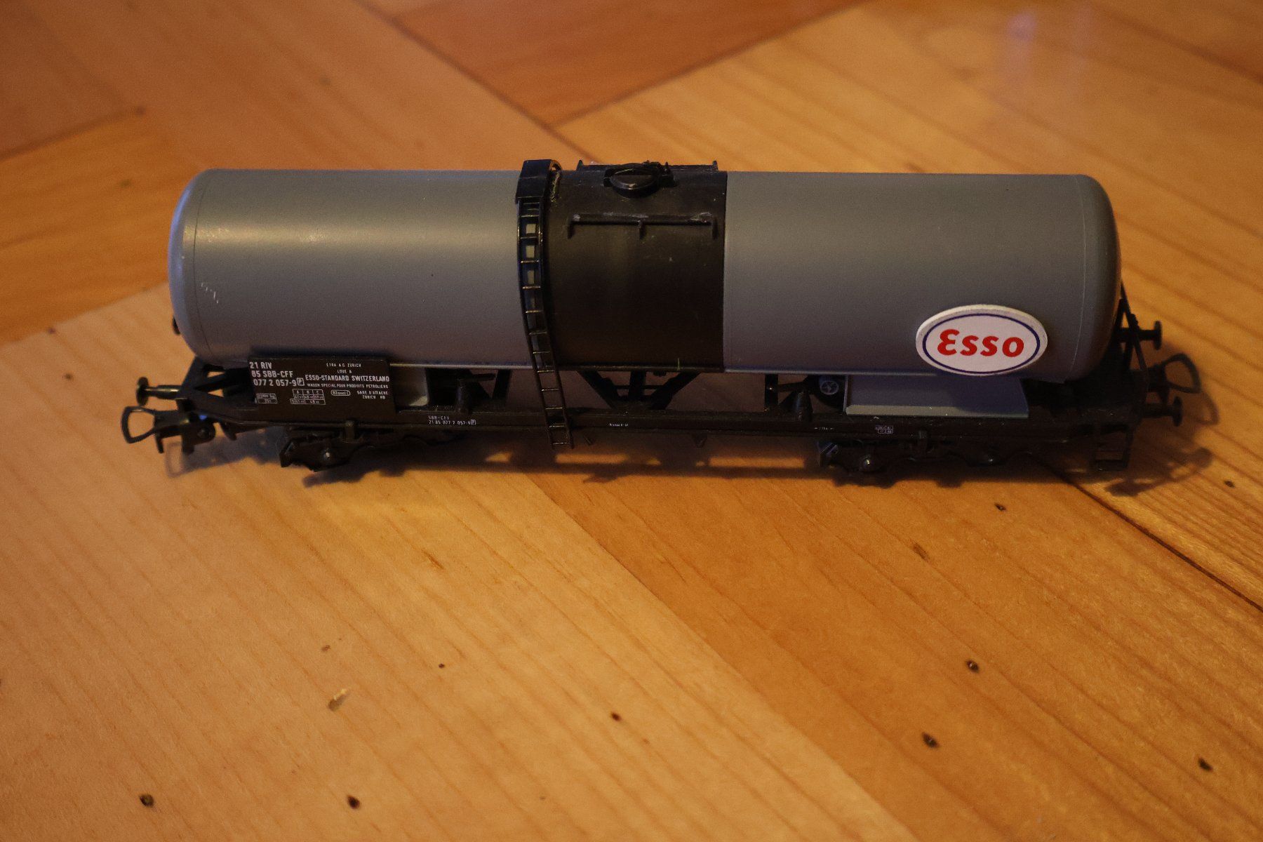 Modellini di ferrovie: 2 Tankwagen – Usato da La Tour-de-Peilz venduto da valoute 2