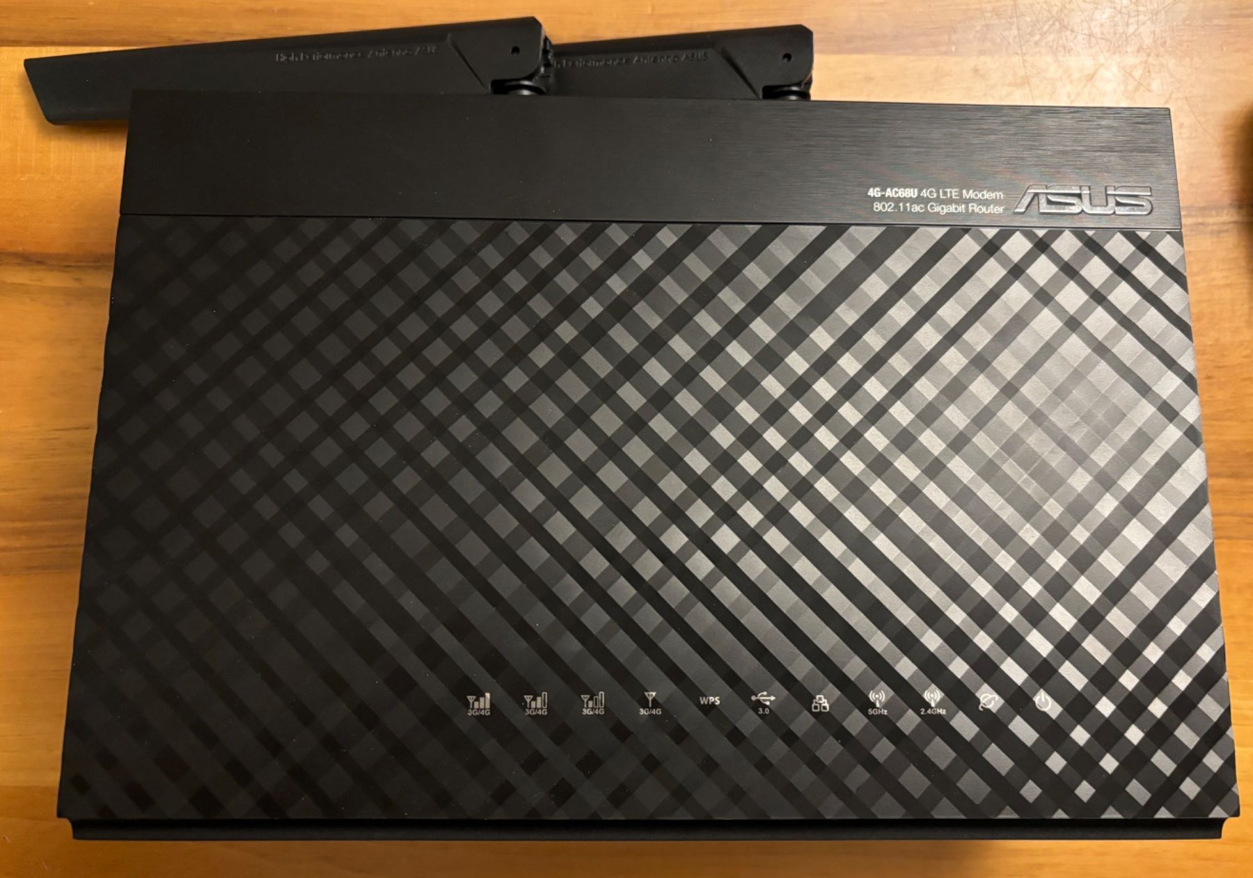 Asus Modems & Routeurs: ASUS 4G -AC68U Modem Router Wireless-AC1900 – D'occasion à Schinznach Dorf par  1