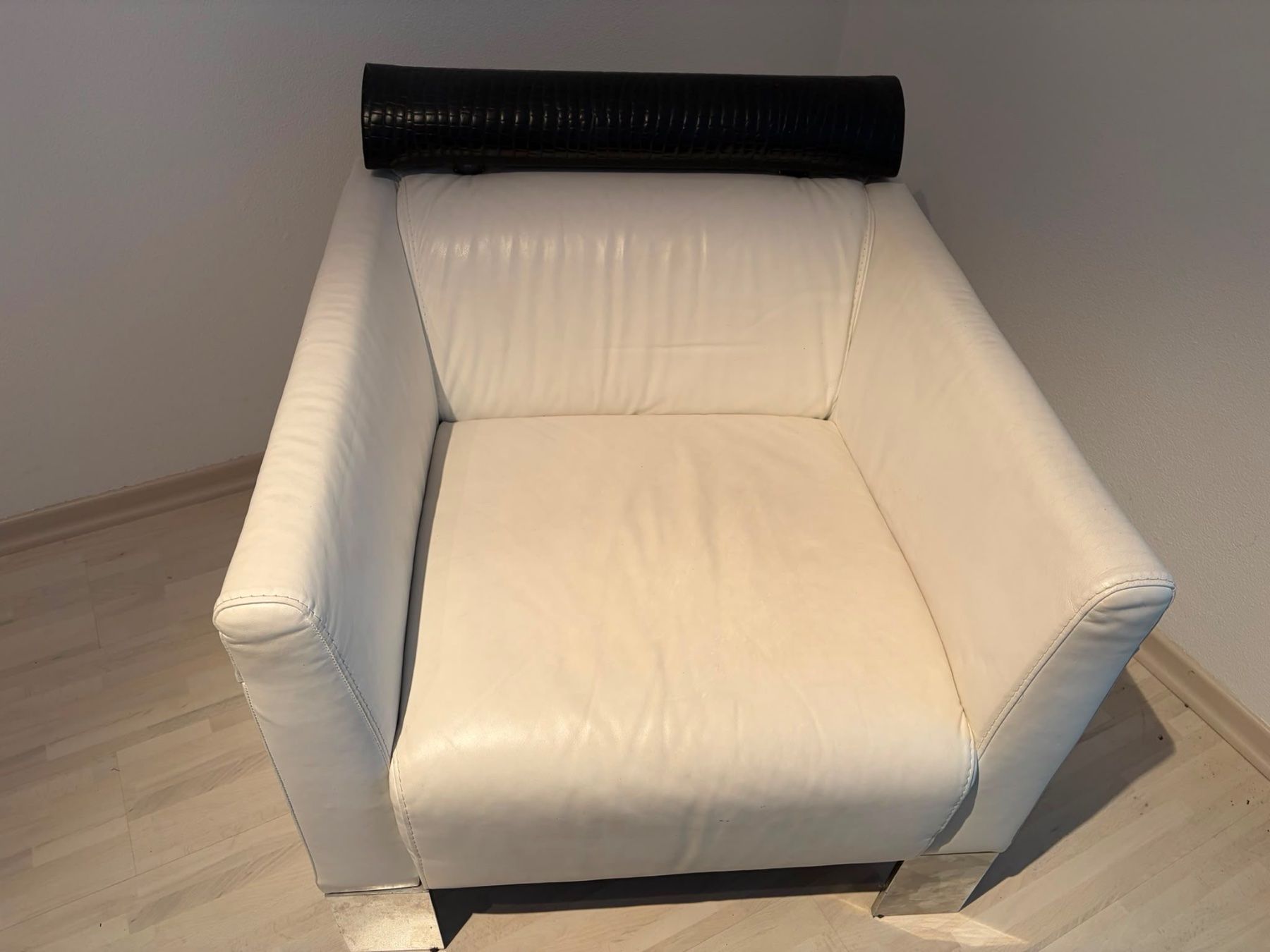 Poltrone: Ledersessel mit Ottomane – Usato da Schlieren venduto da balthasarcarbon 1