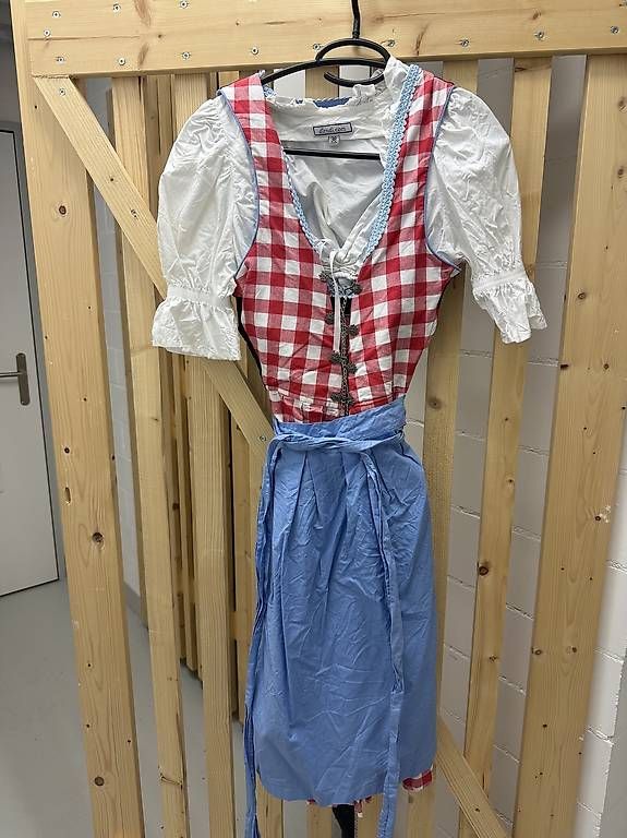 Robes: Dirndl, Gr 38, rot-hellblau kariert – D'occasion à Zürich par mel_v8qp