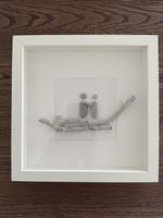 Wandbild Holzrahmen weiss mit Steinfiguren,  guter Zustand