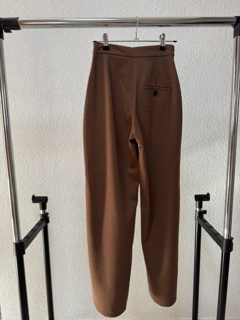 Pantaloni: Bershka Stoffhose braun Gr.34 – Usato da Uster venduto da lor_7by9 3