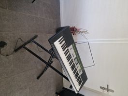 Clavier électronique Casio + support – Très bon état