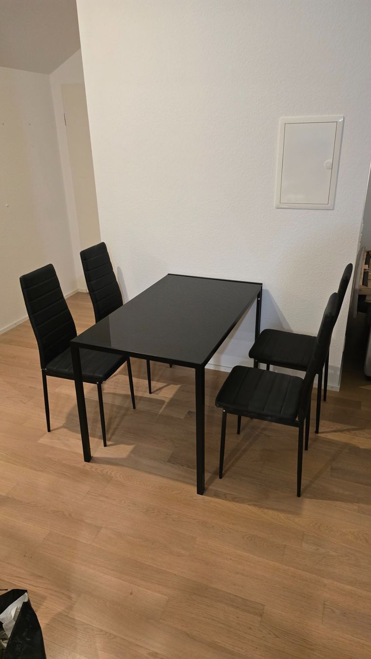 Set di tavolo e panche: Glasesstisch mit 4 Stühlen – Usato da Wittinsburg venduto da MrSascha