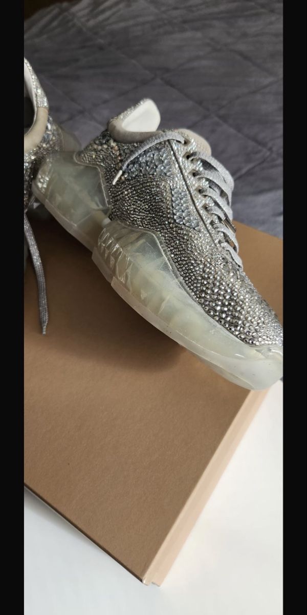 Jimmy Choo Scarpe da donna: Jimmy Choo Sneaker mit Strass, Silber, Grösse 40 – Nuovo e nell'imballaggio originale da Bern venduto da kaeffy 1