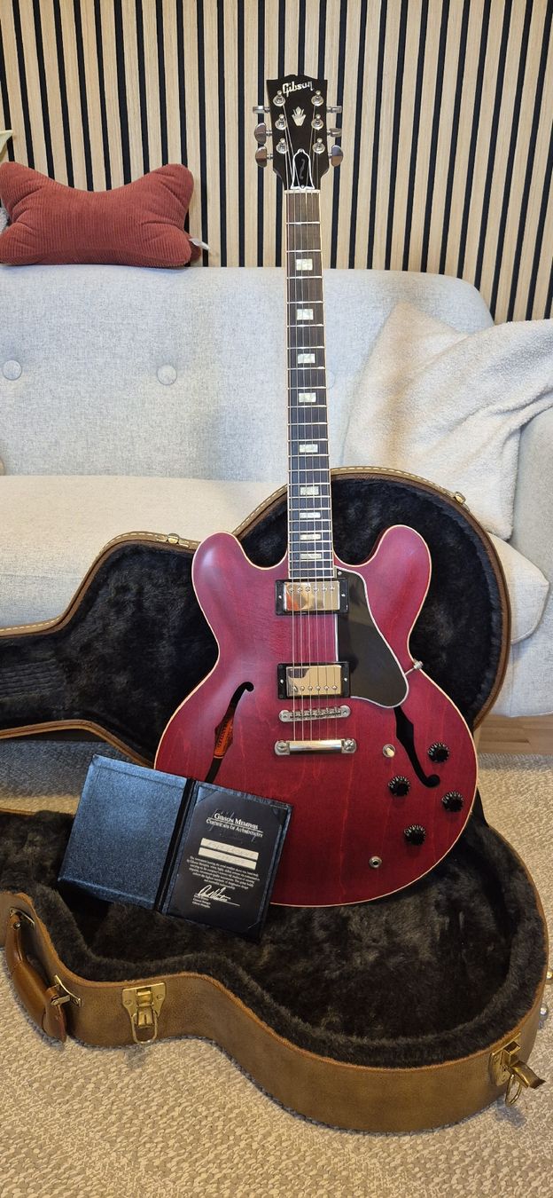 Gibson Instruments de musique: 2016 Gibson Memphis ES-335 Satin – D'occasion à Frauenfeld par Denny_Cook