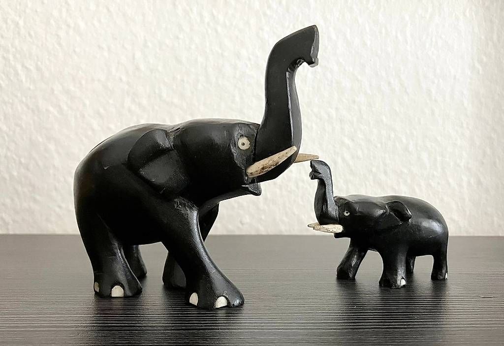 Figuren: Afrikanische Figuren Schwarze Elefanten – Gebraucht aus Wettingen von Ricolino2025 2