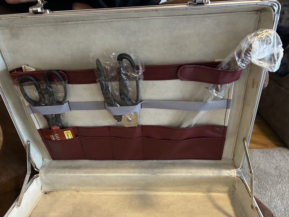 Messer: Valise neuve entière de couteaux et accessoires – Neu und originalverpackt aus Geneve von antoinette19 7