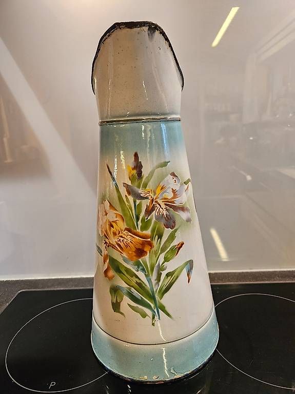 Caraffe: Emaille Krug antik und wunderschön – Usato da Gränichen venduto da Zmoonlight 1