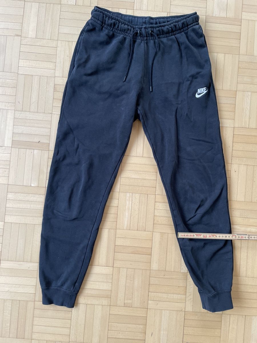 Nike Pantaloni: Nike Jogginghose Grösse S mit kleinem Makel – Usato da Basel venduto da pilzliii 3