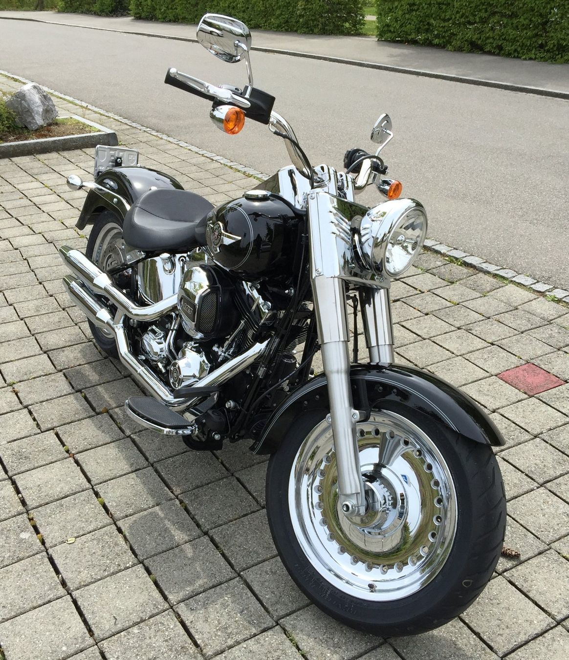 Harley-Davidson Chopper: HARLEY-DAVIDSON FLST Fat Boy mit Skull Design – Usato da Müntschemier venduto da Sarsakar 1