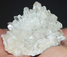 Deko Heilstein K-1088 – Bergkristall Cluster 42 Gramm