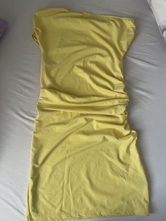 Sommerliches, gelbes Kleid, ideal für warme Tage!