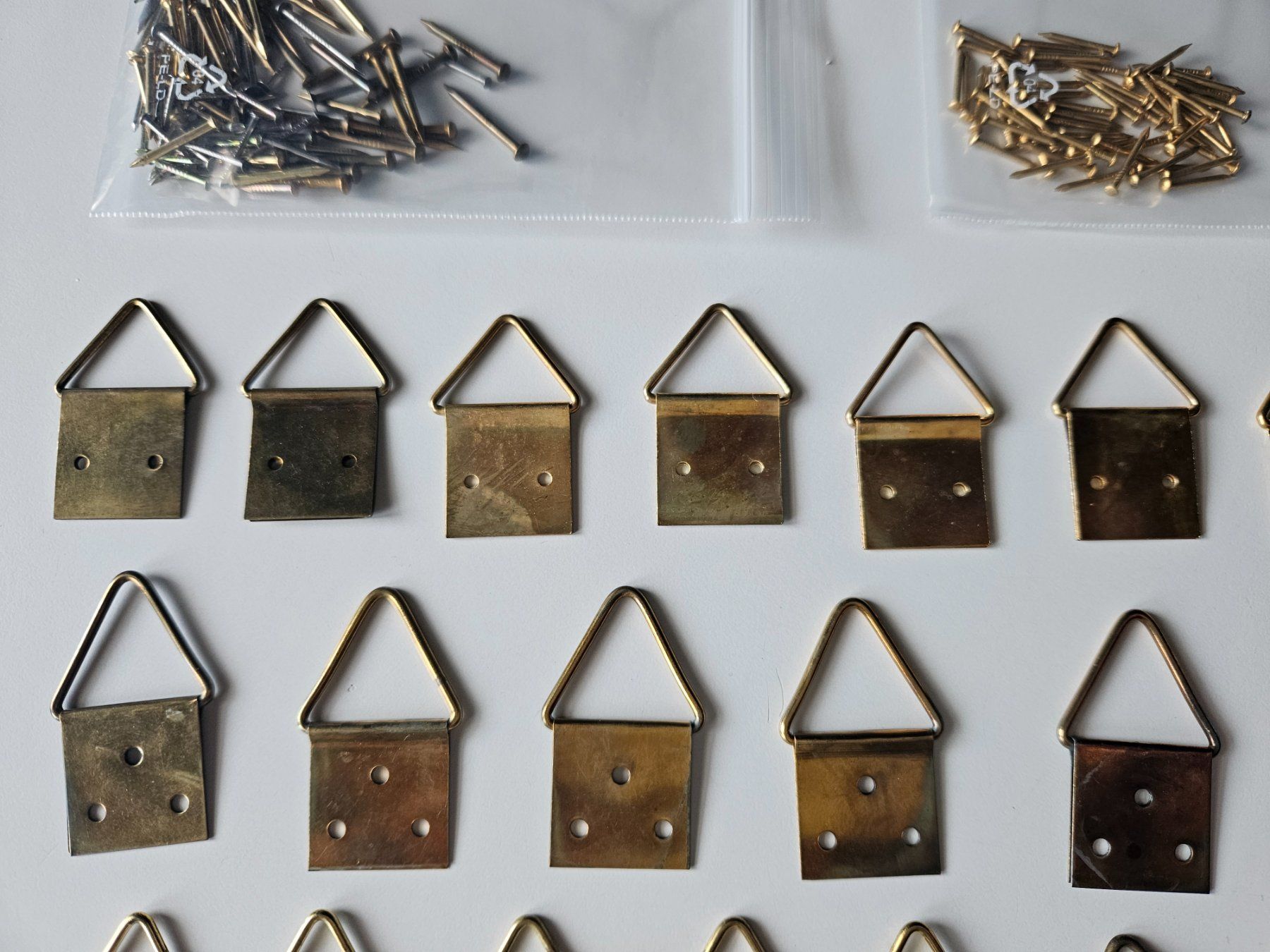 Ferramenta: Lot de 80 œillets pour tableaux - diverses tailles – Usato da Echandens venduto da annegug 1