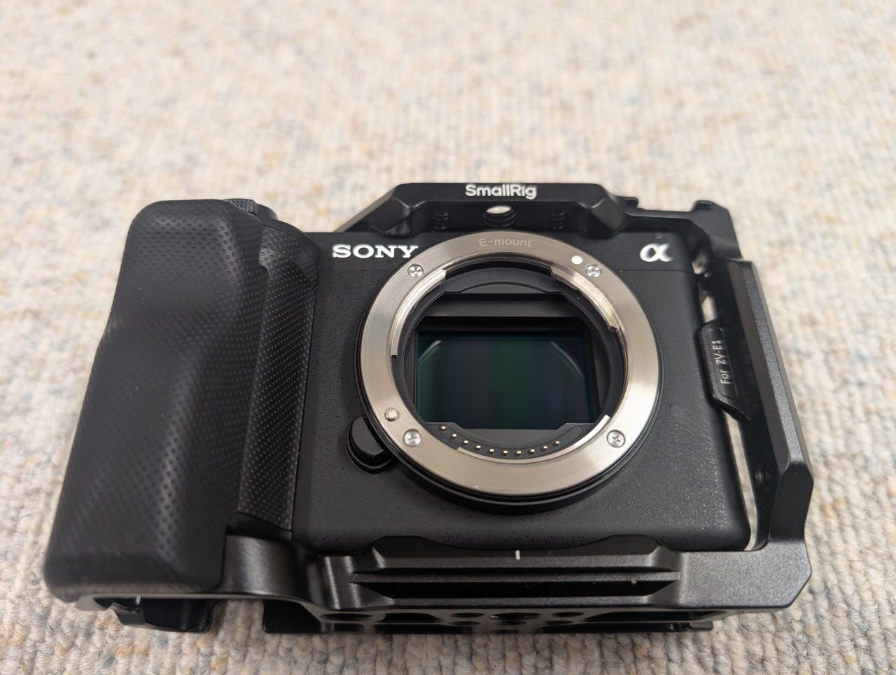 Sony Fotocamera: Sony ZV-E1 Top Zustand, inkl. Smallrig Cage – Usato da Winterthur venduto da Zelenpet 1