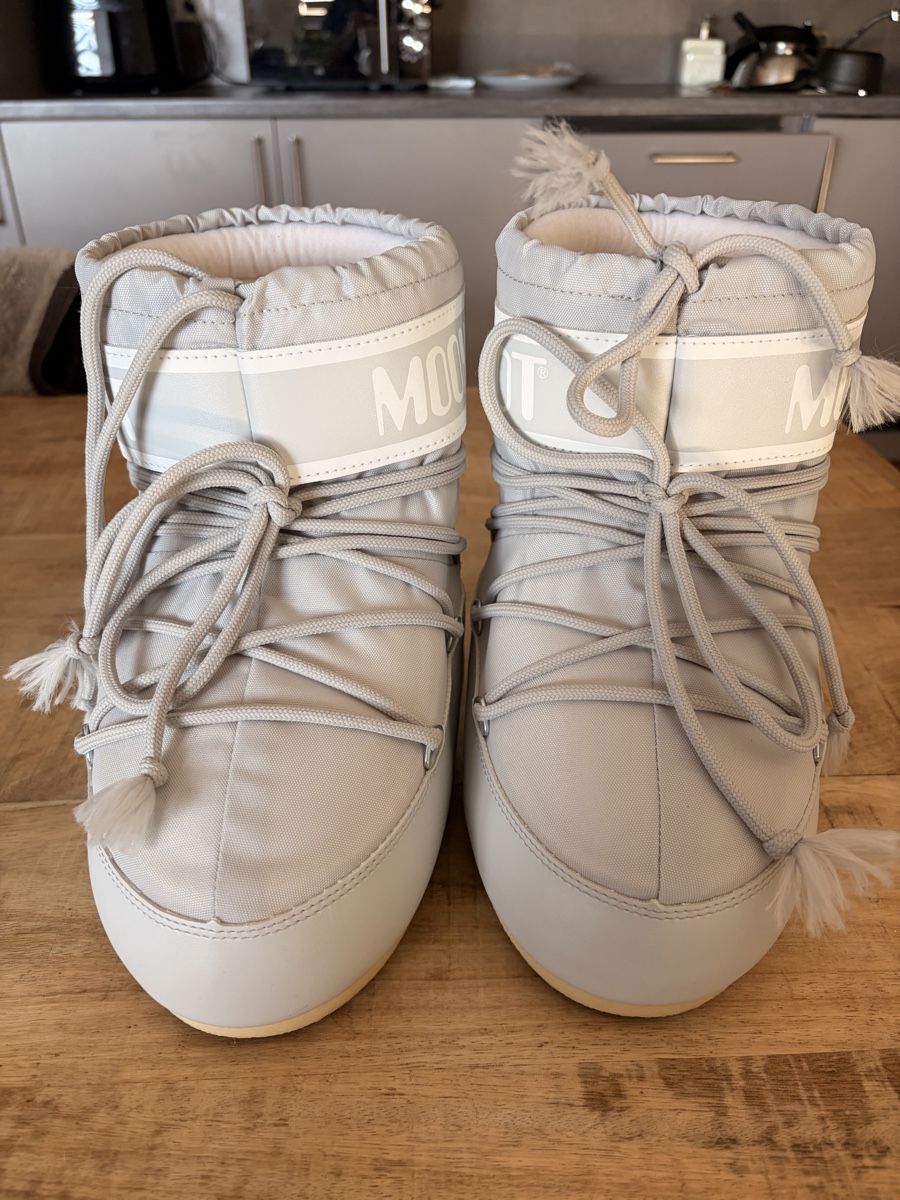 Moon Boot Scarpe da donna: Moon Boot originales gris clair – Taille 36/38 – Usato da Crans VS venduto da yor_n5h8