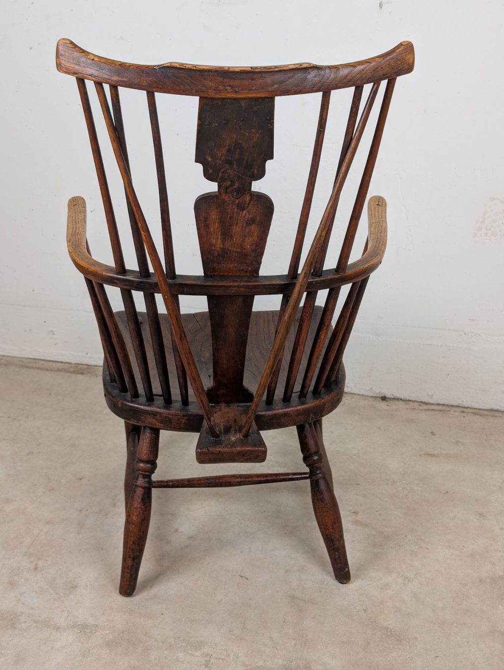 Sedie: Windsor Armlehnstuhl mit Patina – Usato da Winterthur venduto da Hint17 1