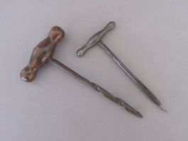 2 antike, kleine Handbohrer,  Holzgriff & Stahl, Top