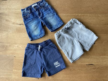 Kurze Hosen für Jungs, Grösse 92
