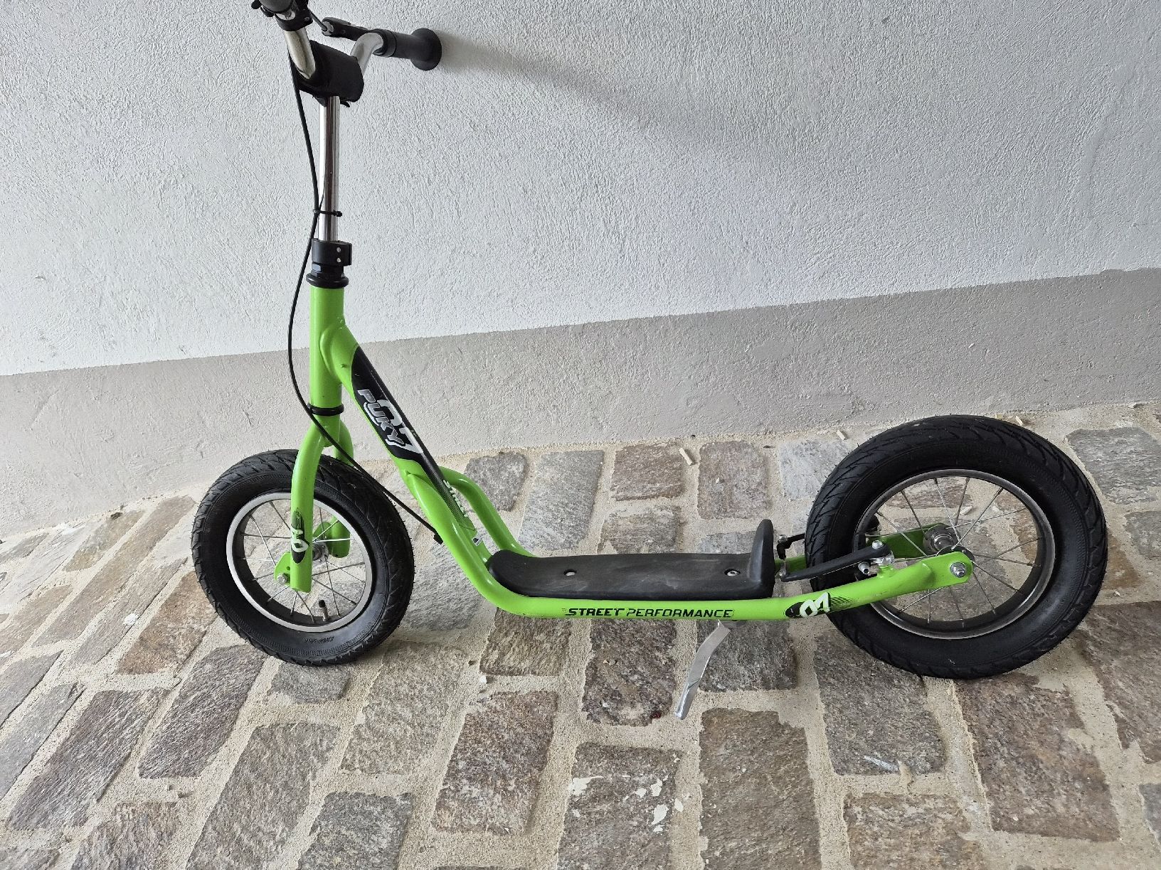 Ausili per la deambulazione: Puky Roller Air, pneu sind defekt – Usato da Fislisbach venduto da Crisisgusita