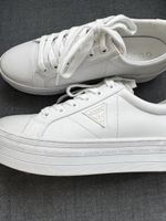 Weisse GUESS Turnschuhe, Grösse 40, neuwertig!