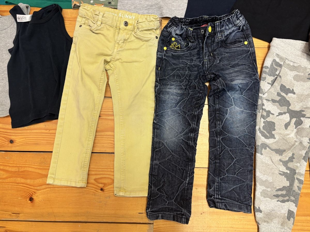 Lotti & Set di vestiti: Kleiderpaket Jungs, Grösse 98/104 – Usato da Büren an der Aare venduto da Nikito2001 5