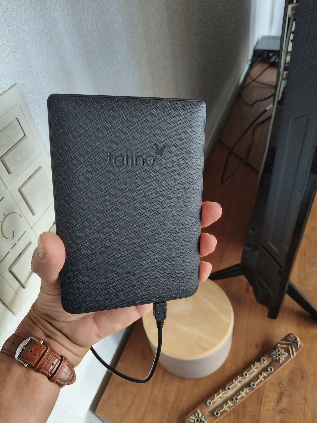 Tolino Tablet PC: E-Reader Tolino Page 2 schwarz – Usato da Berneck venduto da Wishchart 1