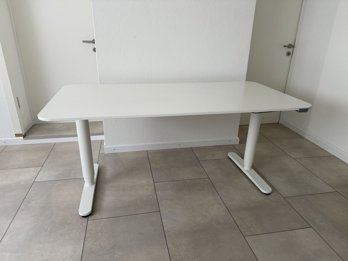 Ikea Scrivanie: Schreibtisch Höhenverstellbar Defekt – Usato da Wohlen AG venduto da tiperio